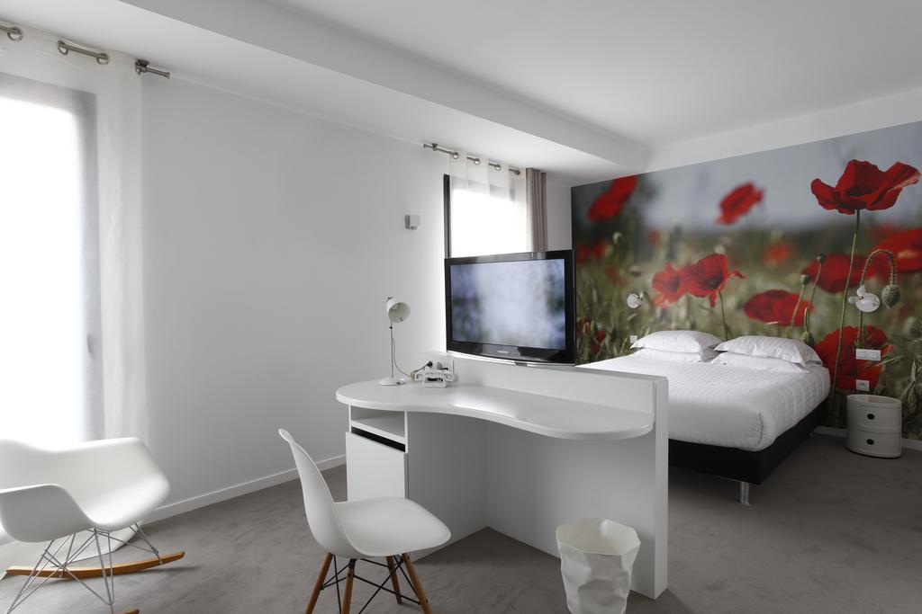 L'Echappee Belle Hotell LʼIsle-Jourdain Eksteriør bilde